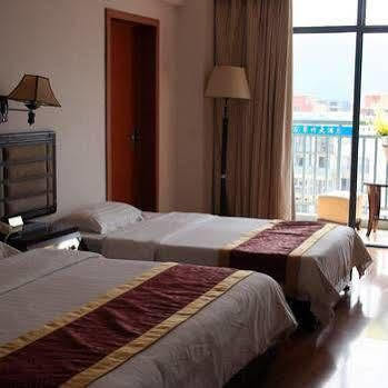 Green Bamboo Hotel Гуйлинь Экстерьер фото