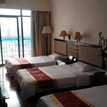 Green Bamboo Hotel Гуйлинь Экстерьер фото
